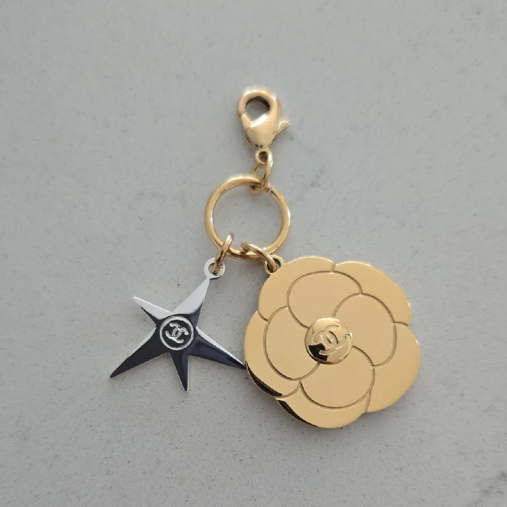 New CHANEL Charm Gold Flower Camellia and Silver Star CC W/ Clasp 2025 Christmas